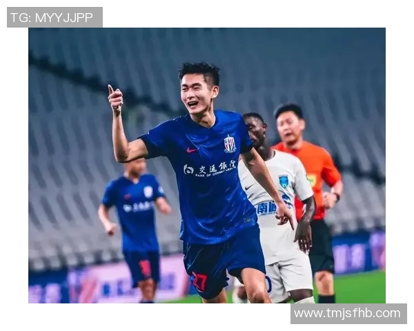 高峰：从草根球员到职业足球明星的奋斗历程与成长故事